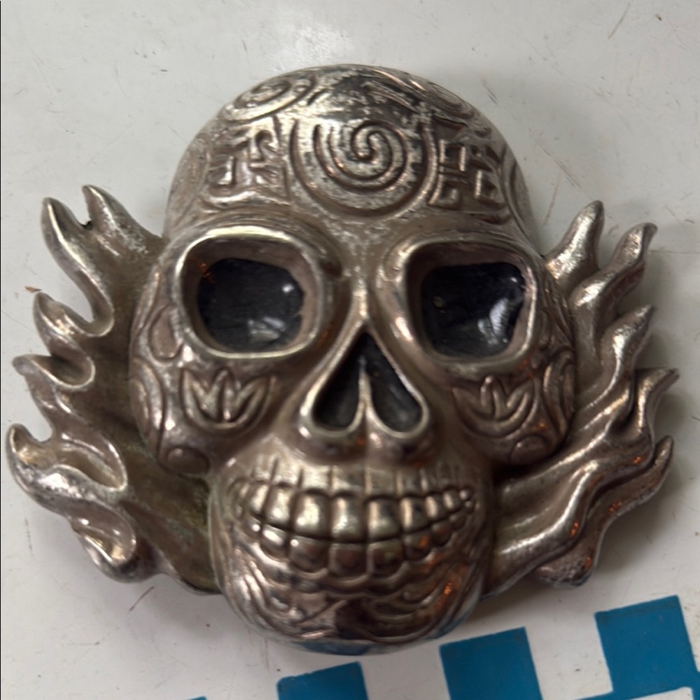 VINTAGE UNISEX  SILVER TONE SKULL BELT BUCKLE MAYBE PEWTER ?